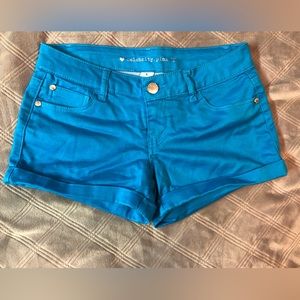 Blue button waist, cuffed shorts in bright blue - size 5
